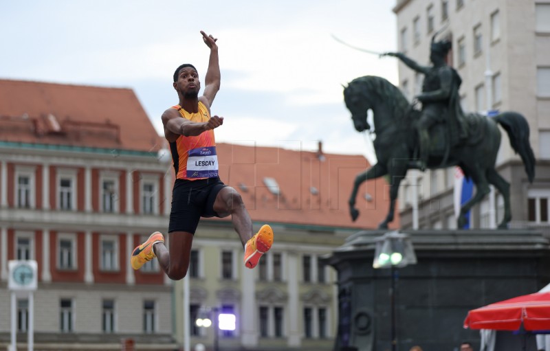 Zagreb City Challenge - skok u dalj na Trgu bana Jelačića