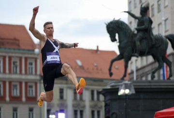 Zagreb City Challenge - skok u dalj na Trgu bana Jelačića