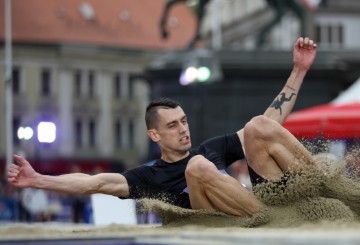 Zagreb City Challenge - skok u dalj na Trgu bana Jelačića