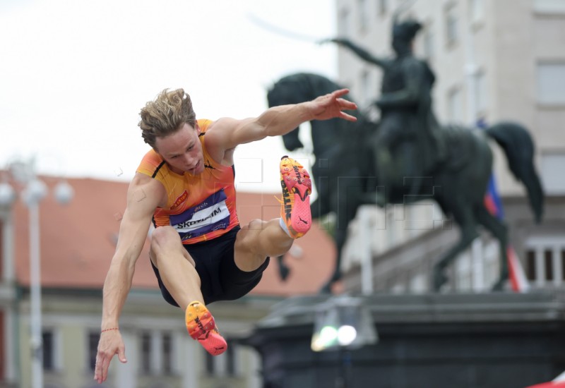 Zagreb City Challenge - skok u dalj na Trgu bana Jelačića