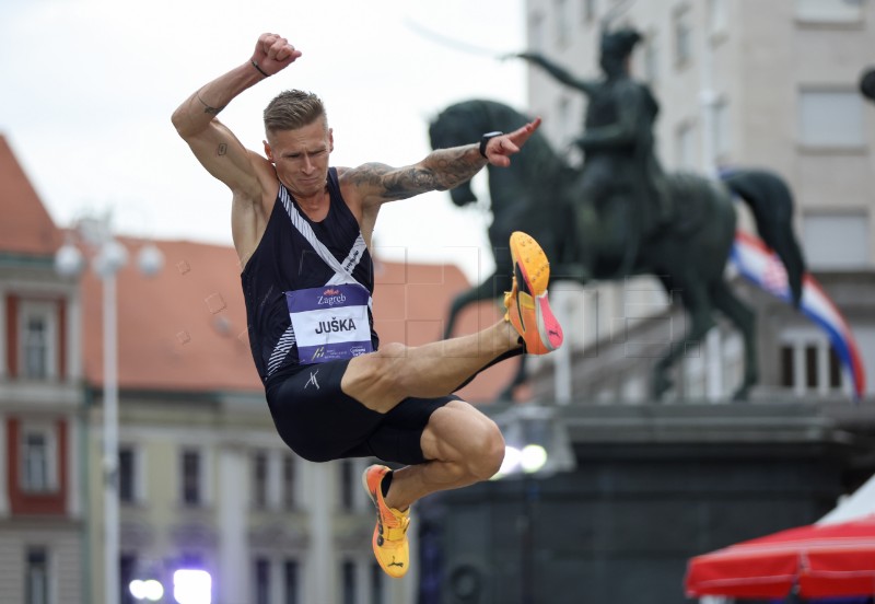 Zagreb City Challenge - skok u dalj na Trgu bana Jelačića