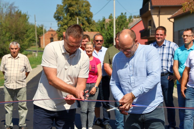 Otvorena obnovljena cesta u općini Šandrovac