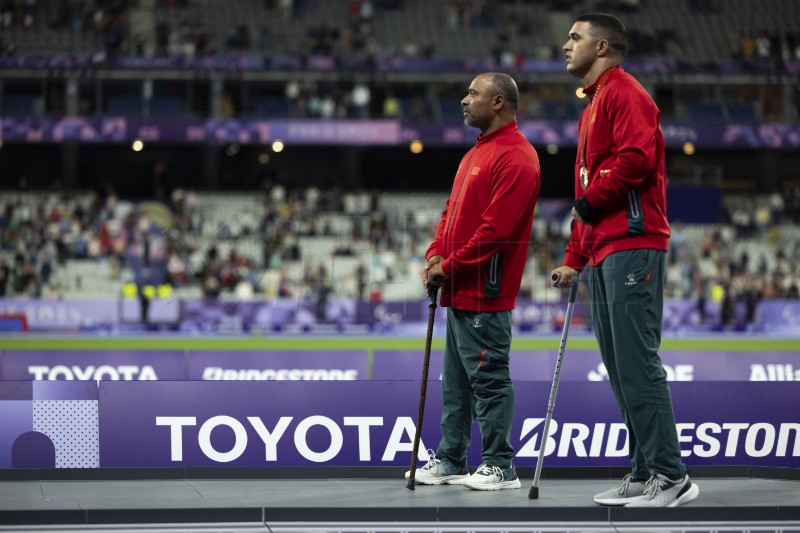 Dodjela medalja u bacanju kugle za muškarce u kategoriji F33