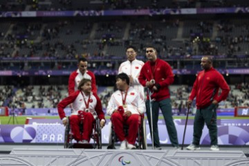 Dodjela medalja u bacanju kugle za muškarce u kategoriji F33