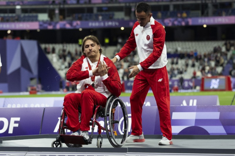 Dodjela medalja u bacanju kugle za muškarce u kategoriji F33