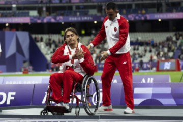 Dodjela medalja u bacanju kugle za muškarce u kategoriji F33