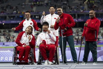 Dodjela medalja u bacanju kugle za muškarce u kategoriji F33