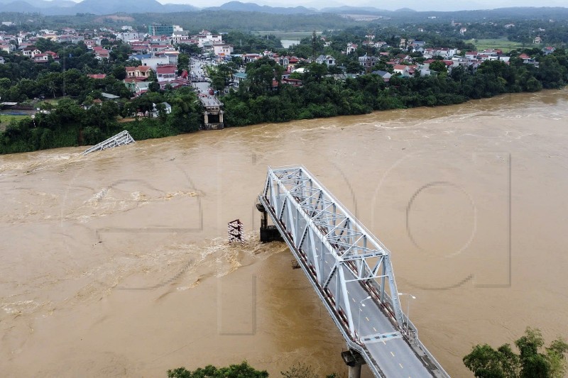 VIETNAM BRIDGE COLLAPSE