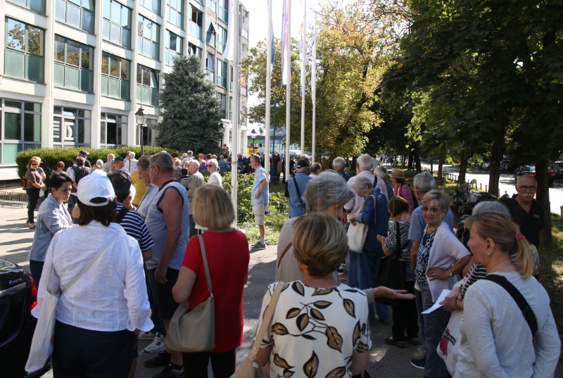 Gužva ispred Gradske plinare Zagreb-Opskrba