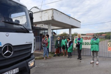 Prosvjed ispred pogona za gospodarenje otpadom tvrtke "Phaten Plastic Recycling"