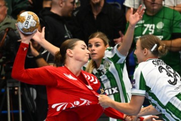 WOMEN'S HANDBALL