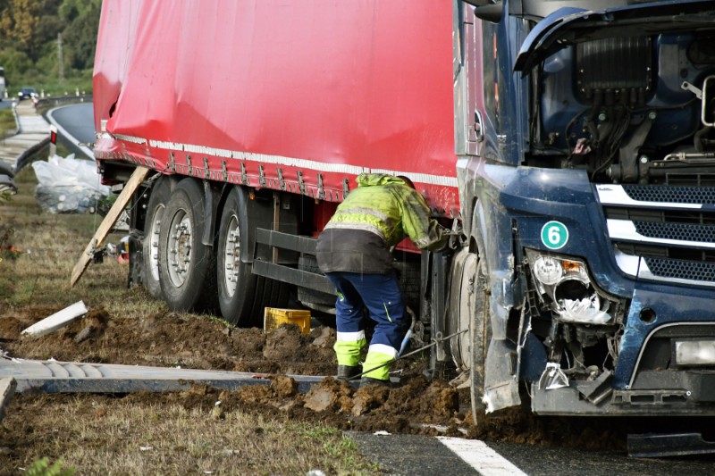 Jedna osoba poginula, dvoje ozlijeđenih na A3 između čvorišta Nova Gradiška i Okučani