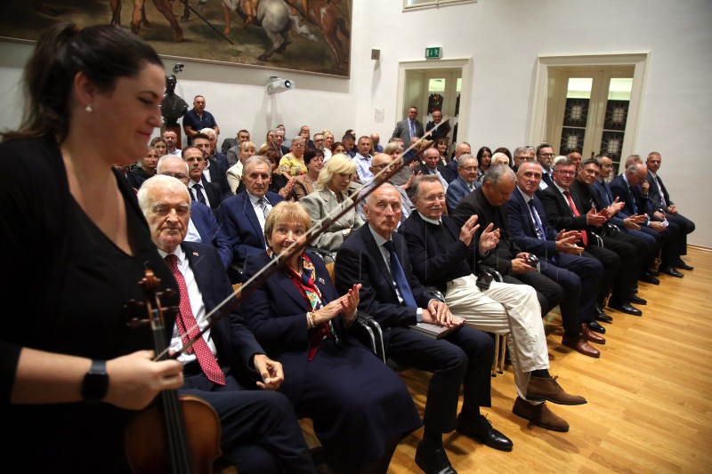 Predstavljena knjiga Željka Cvetnića "Sveci, životinje i legende"