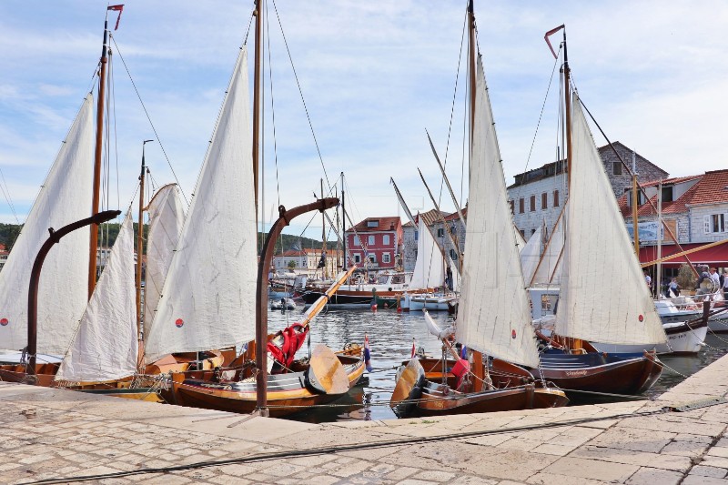 Hvar: Počeo Festival brodova, mora i mornara "Dani u Vali"