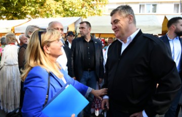 Milanović na manifestaciji "Stara jela iz Dugog Sela"