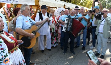 Milanović na manifestaciji "Stara jela iz Dugog Sela"