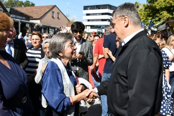 Milanović na manifestaciji "Stara jela iz Dugog Sela"