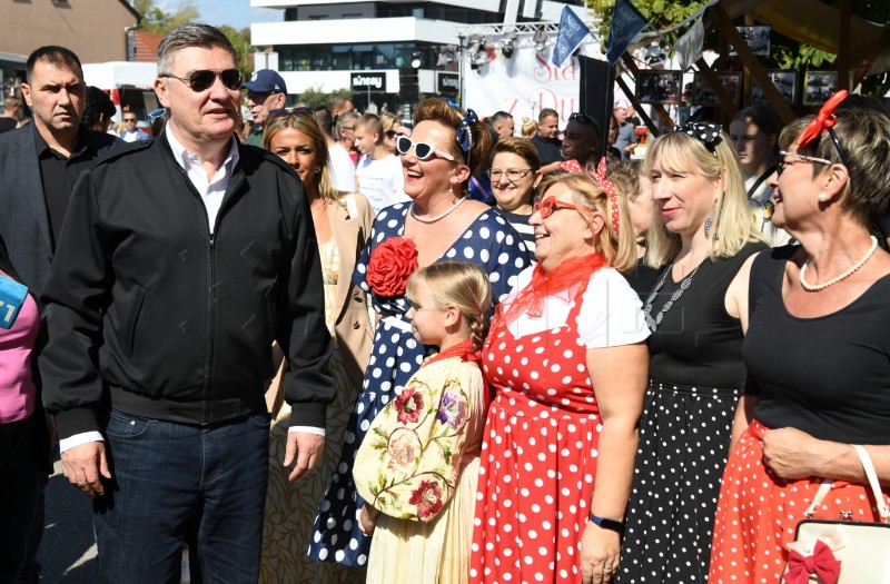 Milanović na manifestaciji "Stara jela iz Dugog Sela"