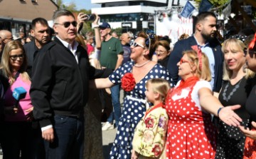 Milanović na manifestaciji "Stara jela iz Dugog Sela"