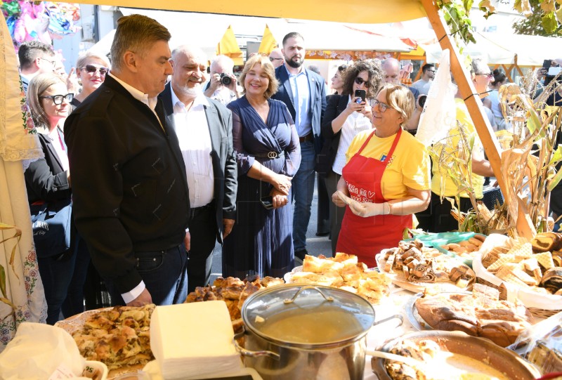 Milanović na manifestaciji "Stara jela iz Dugog Sela"