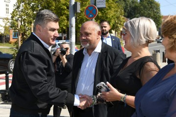 Milanović na manifestaciji "Stara jela iz Dugog Sela"