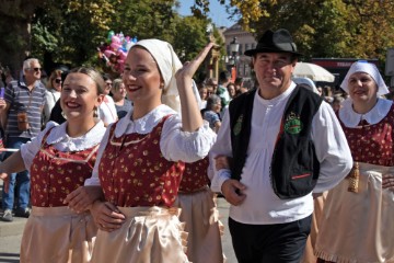 U svečanom mimohodu 59. Vinkovačkih jeseni više od 3000 folkloraša