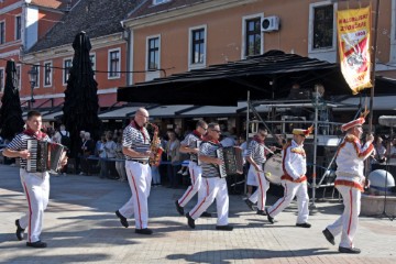 U svečanom mimohodu 59. Vinkovačkih jeseni više od 3000 folkloraša