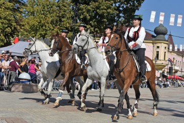 U svečanom mimohodu 59. Vinkovačkih jeseni više od 3000 folkloraša