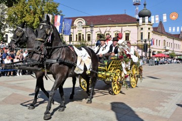 U svečanom mimohodu 59. Vinkovačkih jeseni više od 3000 folkloraša