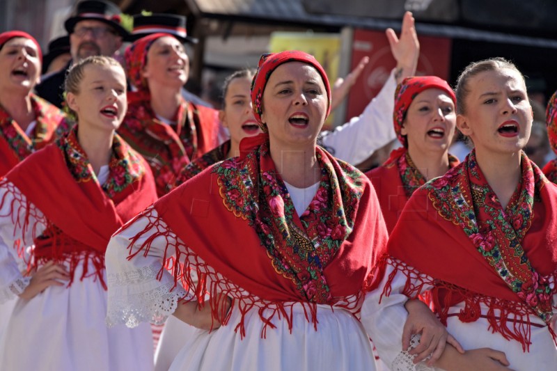 U svečanom mimohodu 59. Vinkovačkih jeseni više od 3000 folkloraša