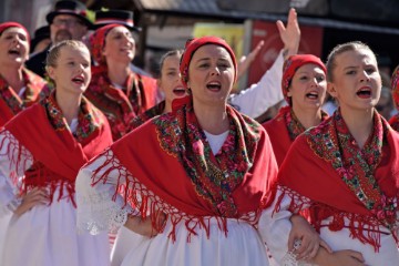 U svečanom mimohodu 59. Vinkovačkih jeseni više od 3000 folkloraša