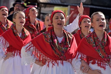 U svečanom mimohodu 59. Vinkovačkih jeseni više od 3000 folkloraša