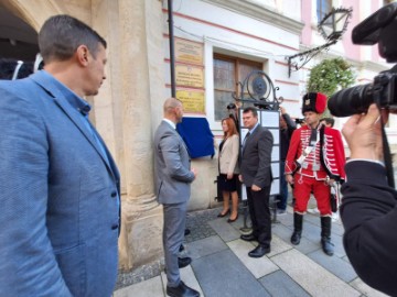 Varaždin: Otkrivena ploča "Varaždinska županija - prijatelj djece"