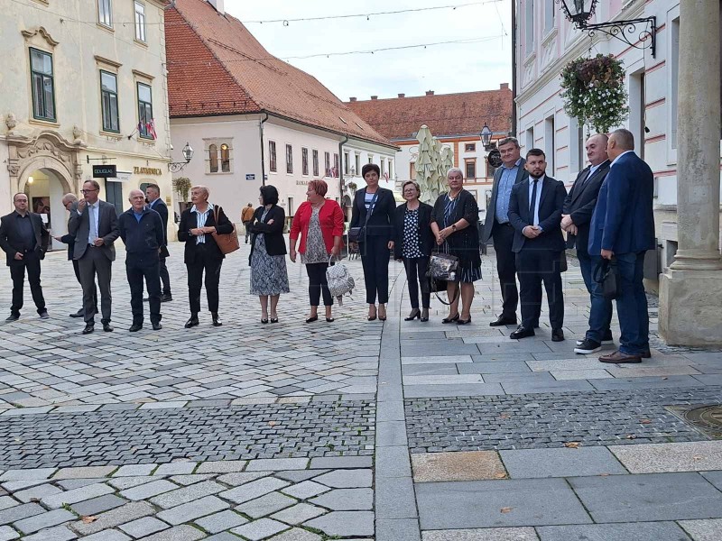 Varaždin: Otkrivena ploča "Varaždinska županija - prijatelj djece"