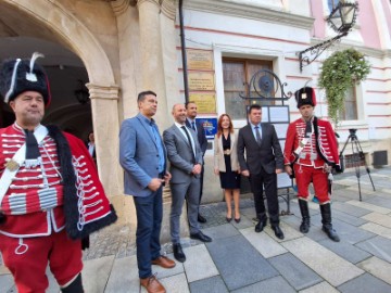 Varaždin: Otkrivena ploča "Varaždinska županija - prijatelj djece"