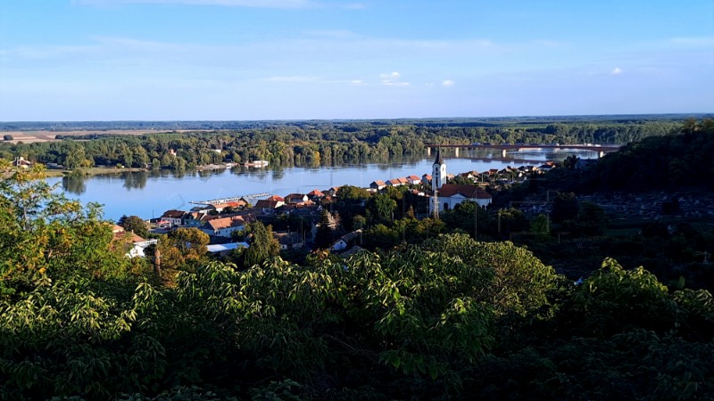 Potpredsjednik Vlade Tomo Medved na sjednici Stožera Civilne zaštite u Batini