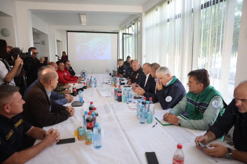 Potpredsjednik Vlade Tomo Medved na sjednici Stožera Civilne zaštite u Batini