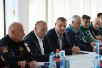 Potpredsjednik Vlade Tomo Medved na sjednici Stožera Civilne zaštite u Batini