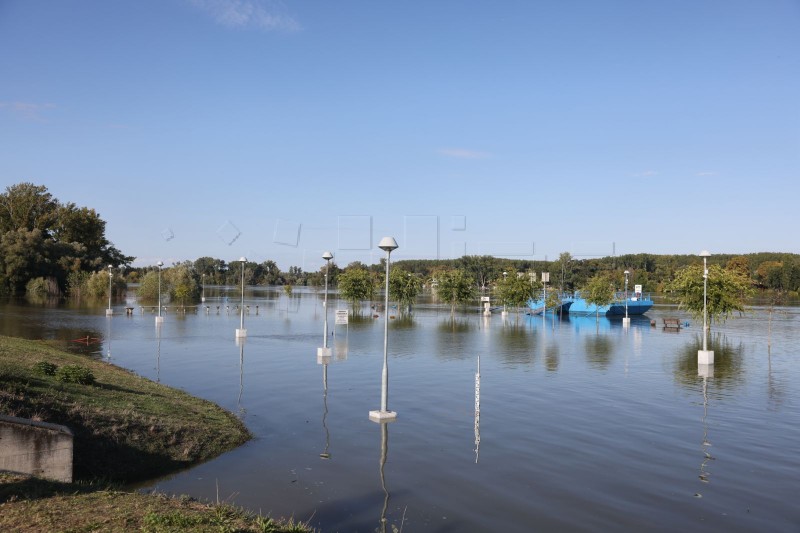 Flood wave moving towards Aljmaš, situation on Danube under control 