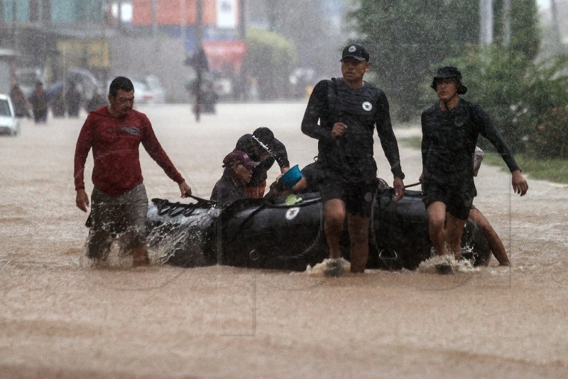 MEXICO HURRICANE JOHN