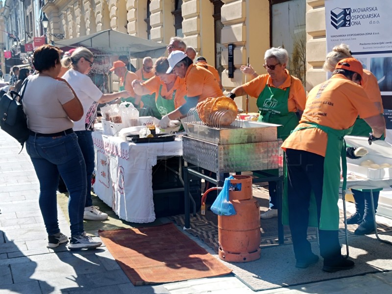 Otvoren 17. Vukovarski etno sajam