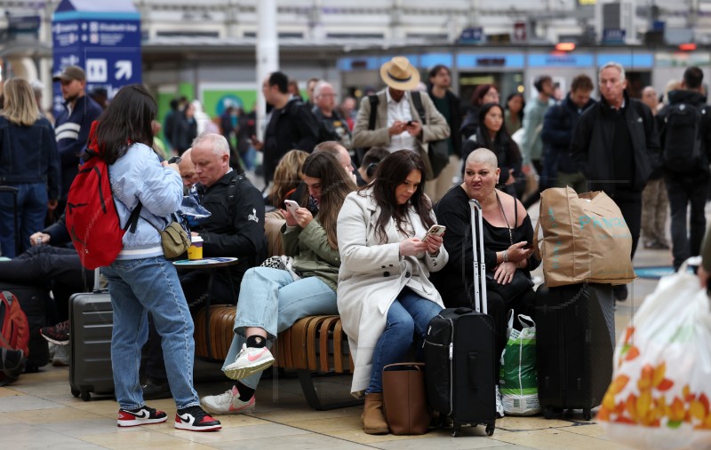 BRITAIN WEATHER FLOODS RAIL DISRUPTION