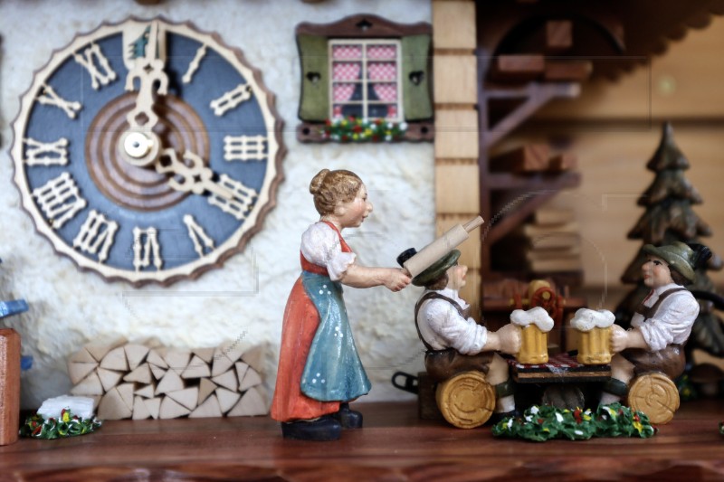 MULTIMEDIA SET GERMANY CUCKOO CLOCKS