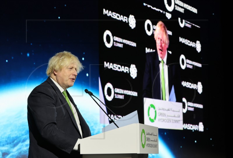 Boris Johnson u memoarima raščišćava račune s Macronom