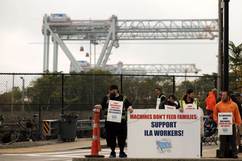 USA LONGSHOREMEN STRIKE