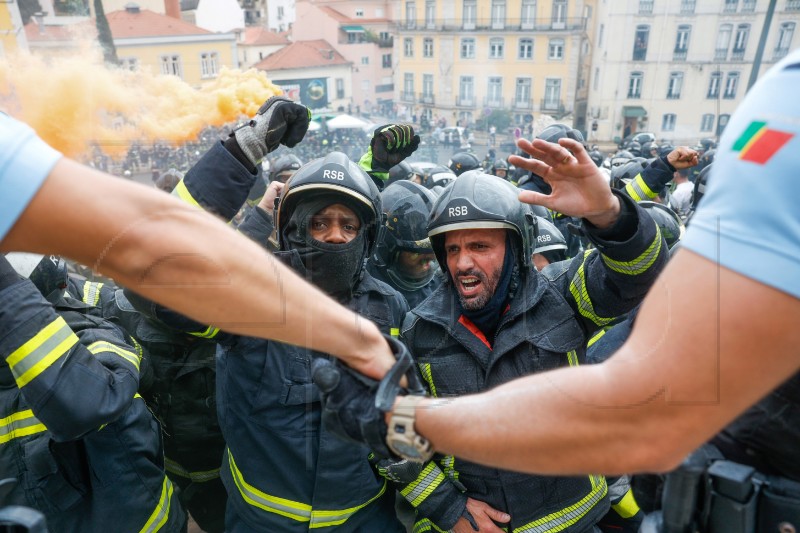 PORTUGAL FIREFIGHTERS DEMONSTRATION