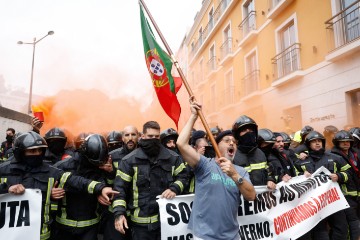 PORTUGAL FIREFIGHTERS DEMONSTRATION