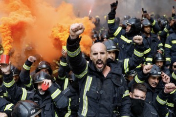 PORTUGAL FIREFIGHTERS DEMONSTRATION