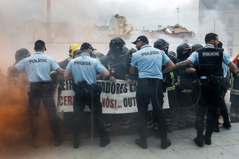 PORTUGAL FIREFIGHTERS DEMONSTRATION