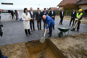 U Petrinji položen kamen temeljac za izgradnju osam višestambenih zgrada sa 152 stana